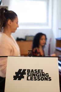 Beginner singing student in class with Daniela